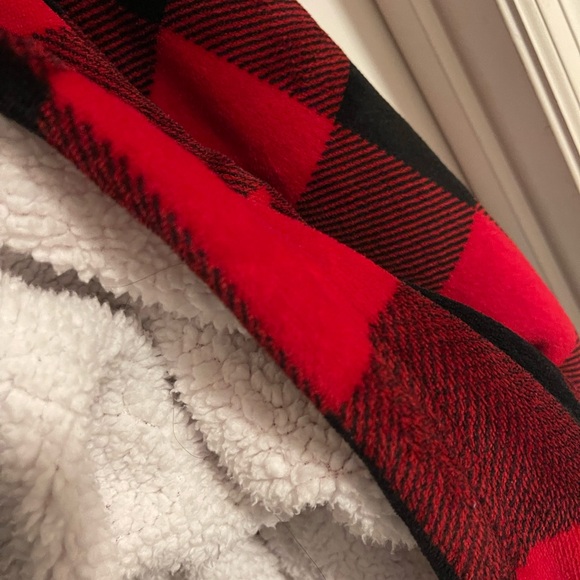 Huggle Hoodie Blanket Red & Black Plaid Sherpa-Lined Oversized Wearable Blanket - Picture 10 of 11